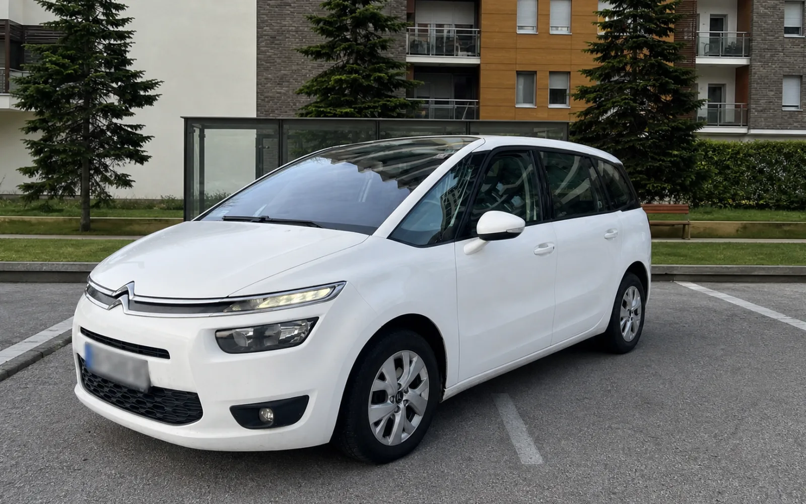 Citroën Grand C4 Picasso — rental in Belgrade