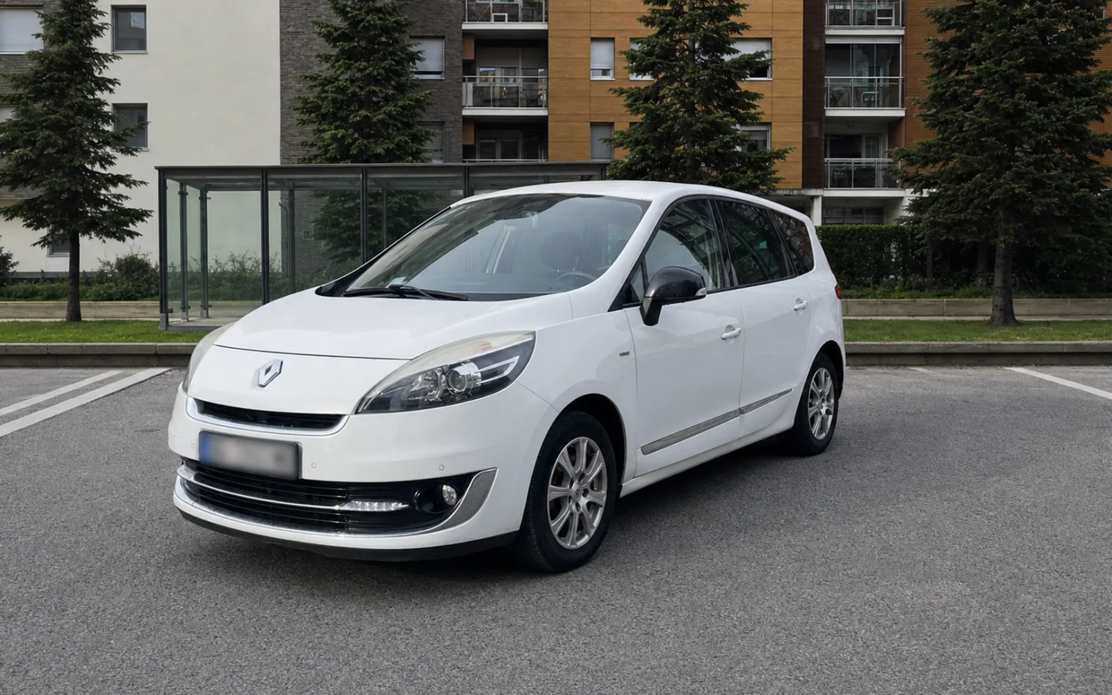 Renault Grand Scenic — rental in Belgrade